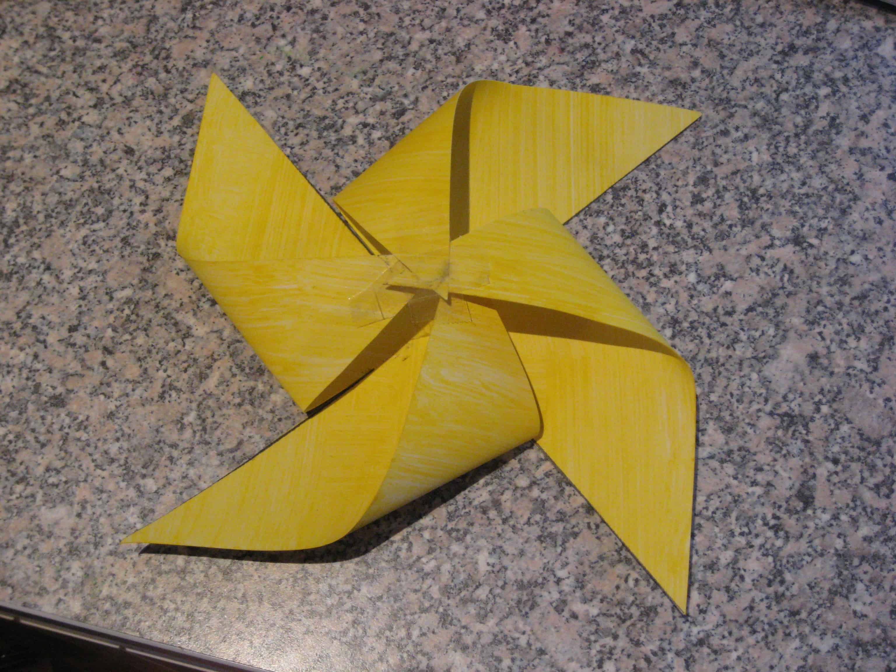 make a paper daffodil - NurtureStore