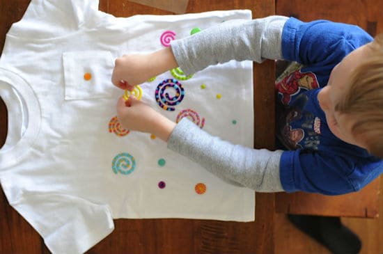 A cool kids craft : design a t-shirt with stickers