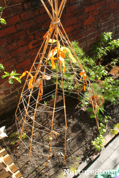 easy backyard fort for kids