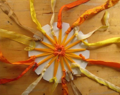 Sun weaving :: solstice crafts - NurtureStore