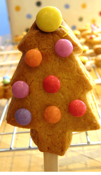 A nice and easy Christmas cookie recipe for kids - Christmas Tree Cookies